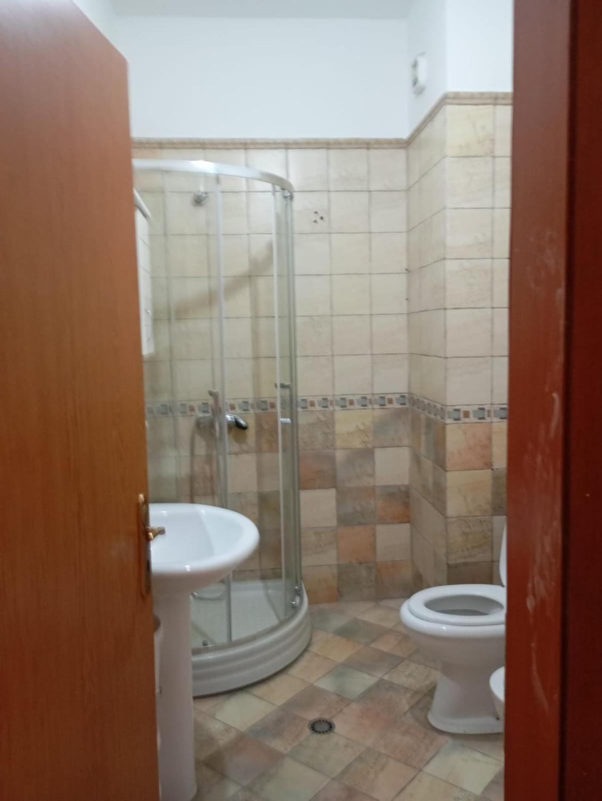 Royal 3 Hostel Tirana Kültér fotó