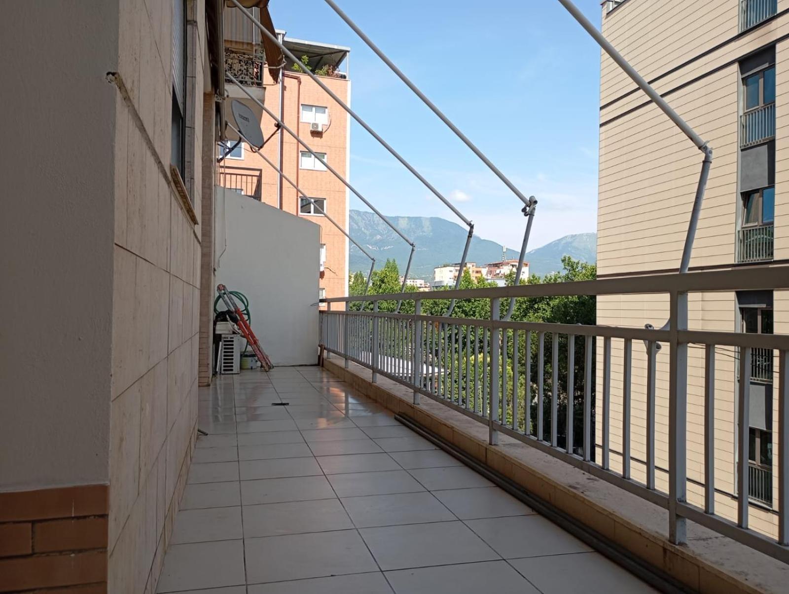 Royal 3 Hostel Tirana Kültér fotó