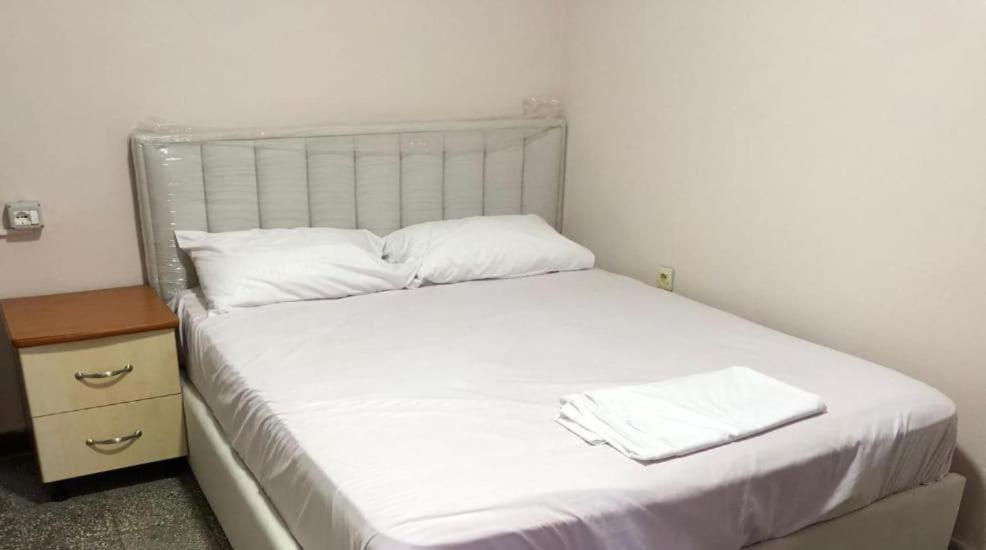 Royal 3 Hostel Tirana Kültér fotó